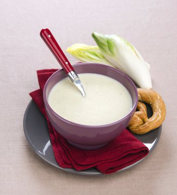 krema hindiba çorbası