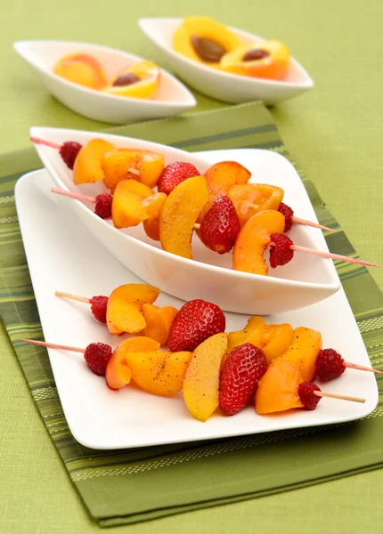 Brochettes de fruits sucrées — Photo