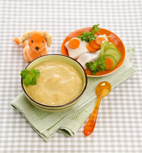 Детское кабачное пюре из моркови — стоковое фото