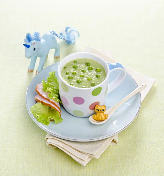 Sopa de guisantes verdes para niños —  Fotos de Stock