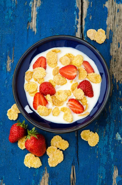 Frukost spannmål strawberry yoghurt — Stockfoto