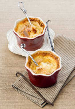 Creme brulee with vanilla clipart