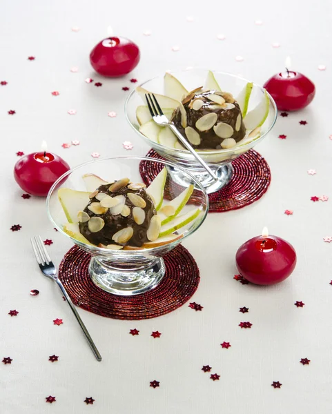 Chocolade dessert pudding met amandelen — Stockfoto