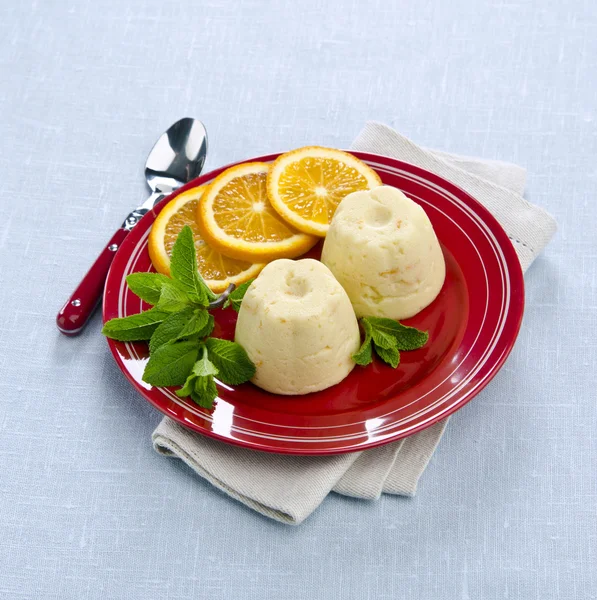 Grießkuchen mit Orange — Stockfoto