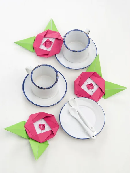 Origami flores decorando a mesa — Fotografia de Stock