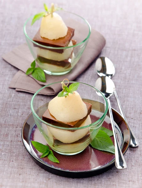 Chocolate poached pears — Stock Photo, Image