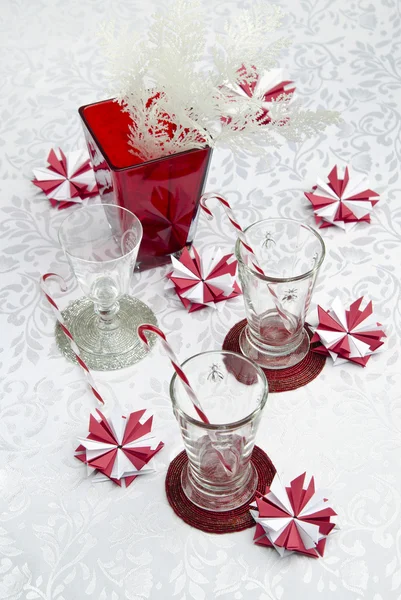 Christmas decorations table setting origami snowflakes — Stock Photo, Image