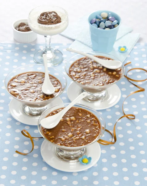 Panna cotta met chocolade en noten — Stockfoto