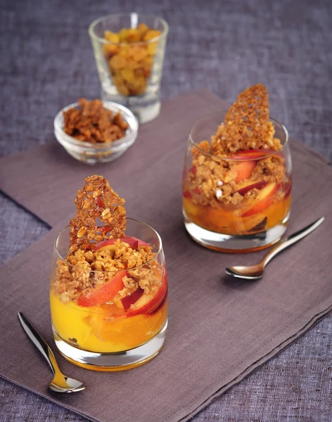 Sweet fruit crumble — Stock Photo, Image