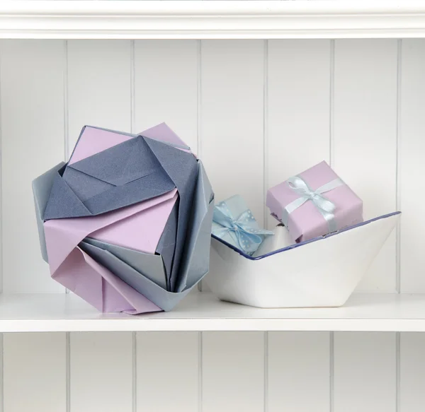 Kusudama míč s dárkový box — Stock fotografie