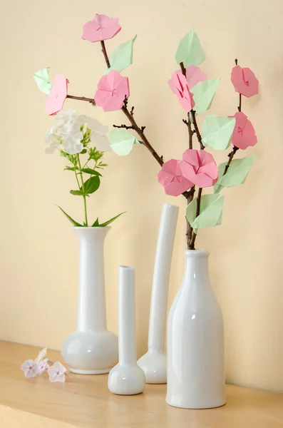 벚꽃 종이 접기 꽃병 — 스톡 사진