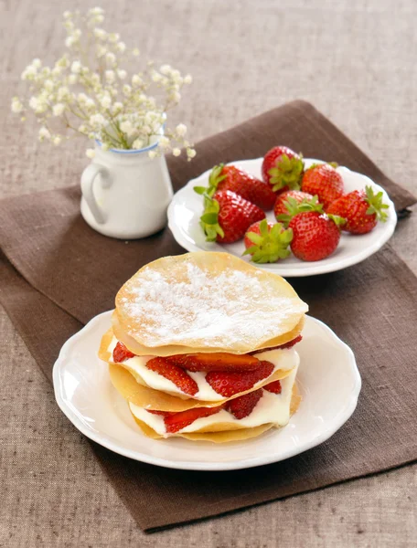 Crispy strawberry mascarpone — Stock Photo, Image