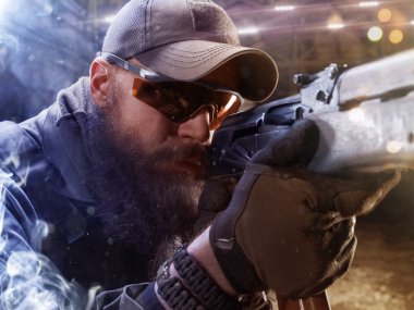 Spesial asker saldırı düşman Kuvvetleri