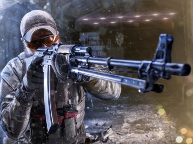 Spesial asker saldırı düşman Kuvvetleri