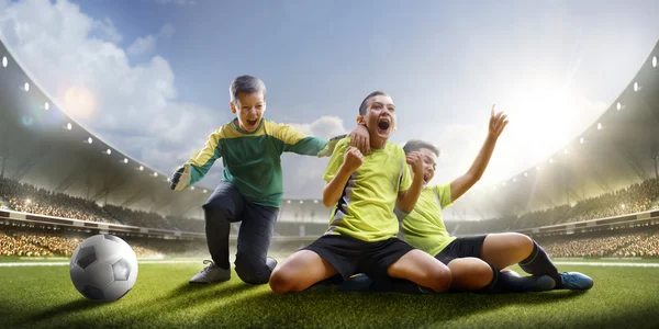 Charakter zwycięstwa w meczu piłki nożnej dzieci — Zdjęcie stockowe