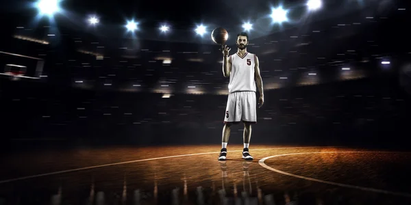 Jogador de basquete bola de fiação — Fotografia de Stock