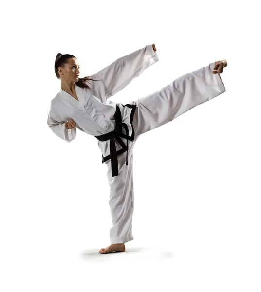 Karate kobieta w akcji — Zdjęcie stockowe