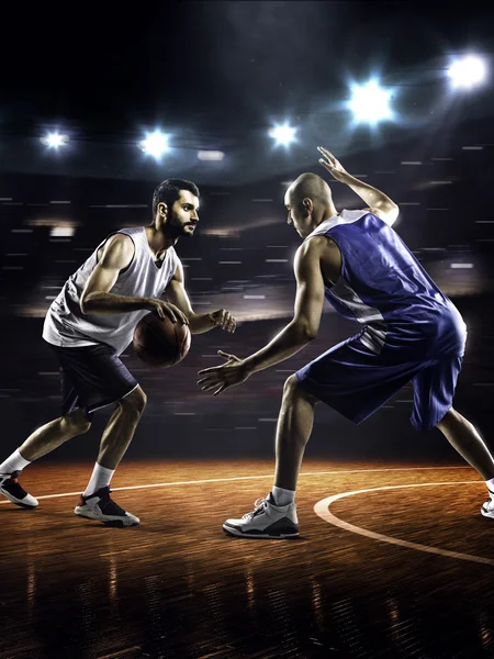 Two basketball players in action — Stock Photo, Image