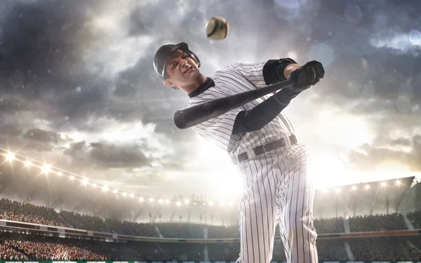 Jogador profissional de beisebol em ação — Fotografia de Stock