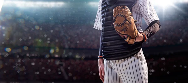 Jogador profissional de beisebol em ação — Fotografia de Stock