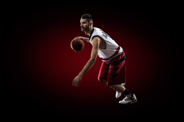 Basketbolcu eylem yüksekten uçuyor
