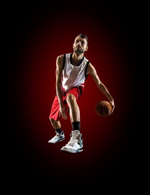 Basketbolcu eylem yüksekten uçuyor