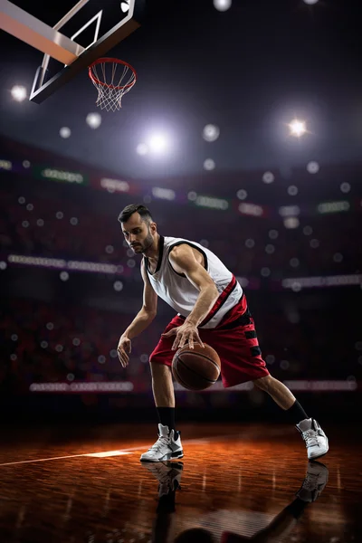 Jogador de basquete vermelho em ação — Fotografia de Stock