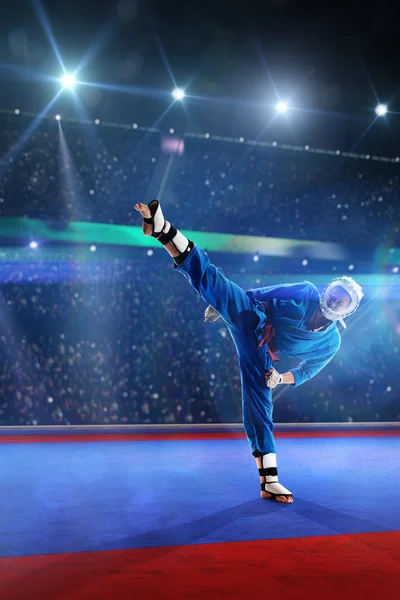 Kudo fighter is working out on the grand arena — Stock Photo, Image