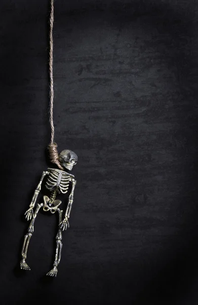 Foto eines hängenden Skeletts — Stockfoto