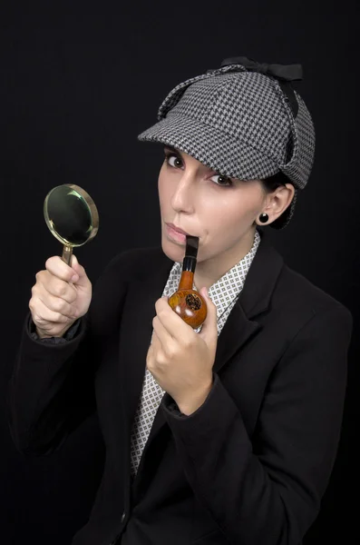 Kvinna som Sherlock Holmes — Stockfoto