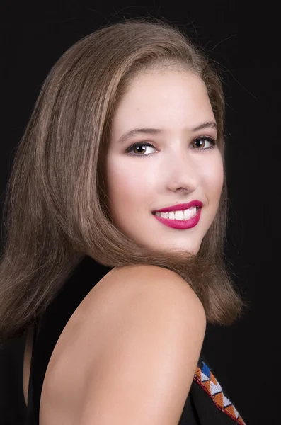 Imagen de una joven sonriendo a la cámara — Foto de Stock