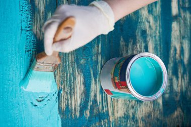 Eski ahşap arka planı boyuyorum..