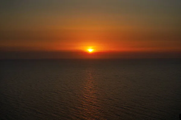 Solnedgang over havet. Smukke naturlige landskab - Stock-foto