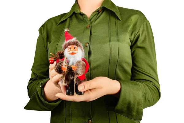 Ізольована Фотографія Молодої Дівчини Зеленій Сорочці Тримає Іграшку Фігурки Різдвяної — стокове фото