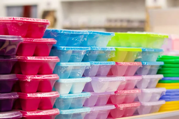 Yeni Paketlenmiş Çok Renkli Plastik Konteynırların Fotoğrafı — Stok fotoğraf