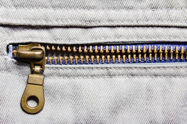 白い色のデニムや銅ジッパー付きジーンズの布のテクスチャ背景写真 — ストック写真