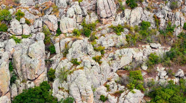 Υφή Φόντο Φωτογραφία Της Πέτρας Λόφους Πράσινο Γρασίδι Και Δέντρα — Φωτογραφία Αρχείου