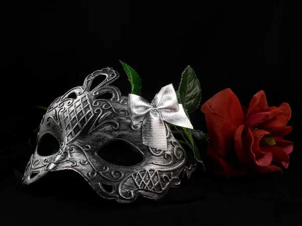 Mask and rose — Stock Photo, Image