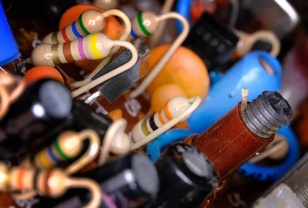 Detail Elektronických Součástek Desce Časného Přenosného Tranzistoru — Stock fotografie