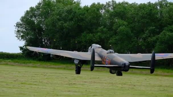 Avro Lancaster Brittisk Bombare Från Andra Världskriget Det Konstruerades Och — Stockvideo