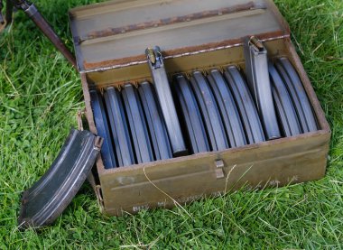 Bren silahı, Britanya tarafından 1930 'larda üretilen ve 1992' ye kadar çeşitli rollerde kullanılan hafif makineli tüfek serisidir. Doğru bir silah. Uzun hizmet hayatı.