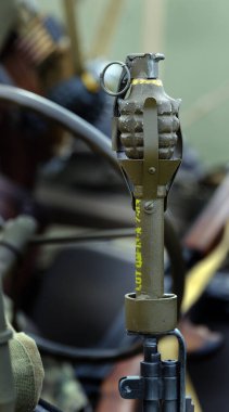 Parça tesirli Amerikan tüfek bombası boşaltma ünitesi.