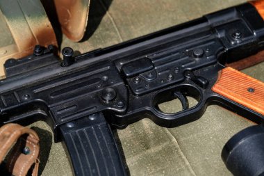 StG 44, Hugo Schmeisser tarafından II. Dünya Savaşı sırasında geliştirilen bir Alman saldırı tüfeği. Ayrıca ilk isimleriyle MP 43 ve MP 44 olarak da bilinir..