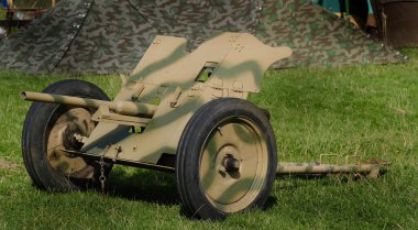 Pak 36, İkinci Dünya Savaşı sırasında kullanılan 337 mm kalibrelik Alman tanksavar. 1942 yılına kadar Wehrmacht Panzerjger birliklerinin ana tanksavar silahıydı..
