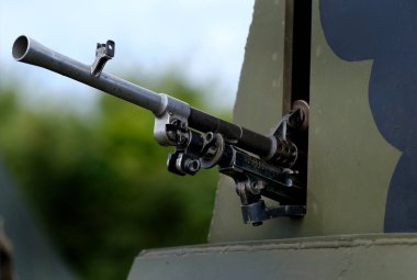 Bren silahı, Britanya tarafından 1930 'larda üretilen ve 1992' ye kadar çeşitli rollerde kullanılan hafif makineli tüfek serisidir..