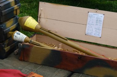 Alman İkinci Dünya Savaşı Panzerfaust tek adam tanksavar.