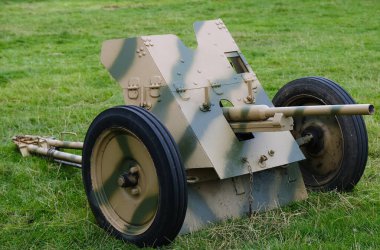 Pak 36, İkinci Dünya Savaşı sırasında kullanılan 3.7 cm / 37 mm kalibrelik Alman tanksavar silahıdır. 1942 yılına kadar Wehrmacht Panzerjger birliklerinin ana tanksavar silahıydı.