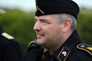 Alman zırhlı adamları siyah üniformalı. 2. Dünya Savaşı.