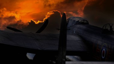 İngiliz Lancaster 4 motorlu ağır bombardıman uçağı. İkinci Dünya Savaşı. Almanya 'ya gece saldırıları.