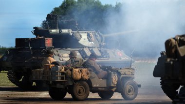 Makineli tüfek mühimmatının bağlı olduğu kemer 2 Alman MG 42..
